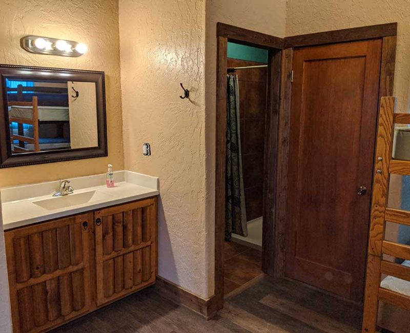 La-Quinta-bathroom-2