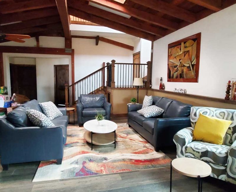 La-Quinta-living-room-empty